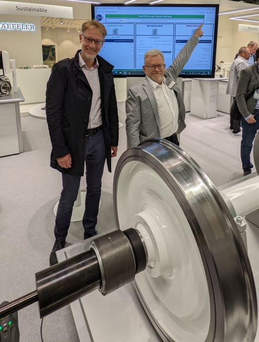 Auf der Schiene in Richtung Zukunft!
<a href="/SchaefflerDE/">Schaeffler DE</a> und EECC auf der #InnoTrans2022 
eecc.info/?news=125 

#EPCIS #Digitalisierung #Kreislaufwirtschaft #dataexchange #proofofconcept