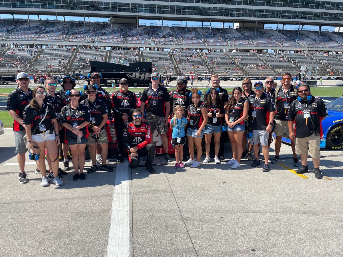 MarketRebels's tweet photo. Honored to have hosted Veterans and members of @GrandPrairiePD with their families as guests of @RallyforValor for #AndysFrozenCustard300 @TXMotorSpeedway, honoring their service and sacrifices. Thanks to @rirvinefound @NavySEALfnd @SEALLegacy @TeamAlphaPrime @TommyJoeMartins. https://t.co/l62rqhakTL