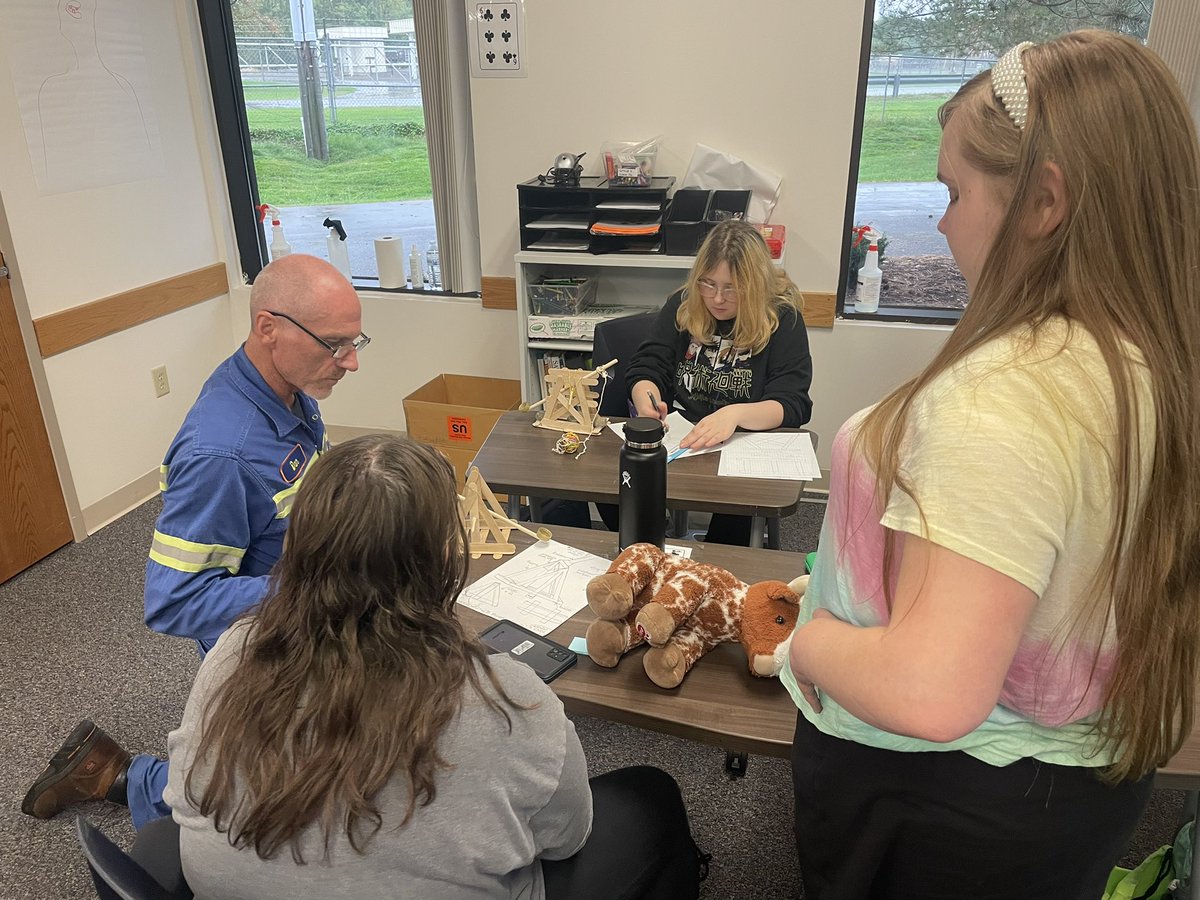 MFitzTeach's tweet photo. I love bring your engineer to work day! Thank you Brian  and Dan from @Novelis for helping our juniors improve their #pumpkinchunkin launchers in #physebra today! https://t.co/OySE7loEY2