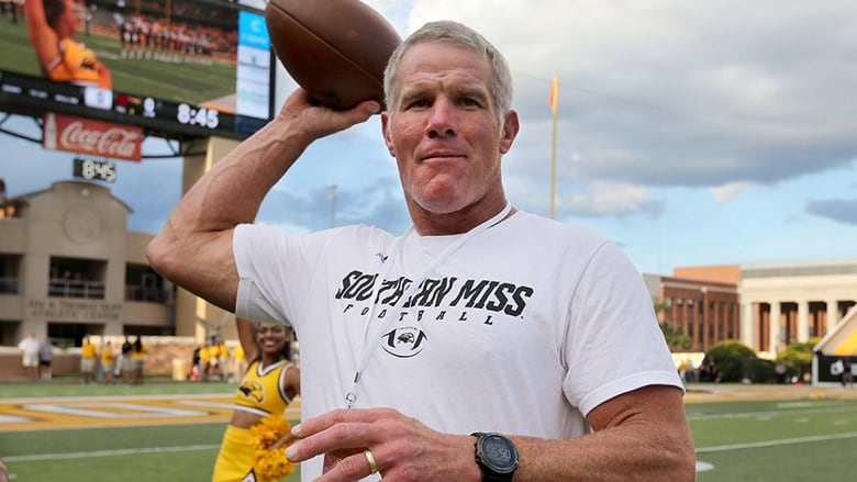 markeyre's tweet photo. Just look at this smug bastard, go to hell  #BrettFavre https://t.co/hNlQbnLcO3