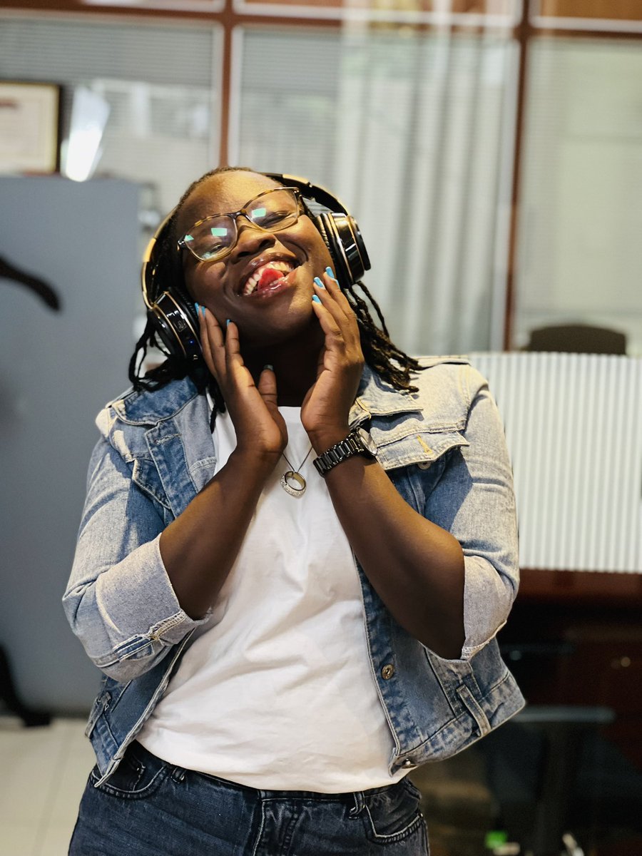 SerahAriko's tweet photo. When the music touches the G spot 🥰 https://t.co/xkQUFl2y9k