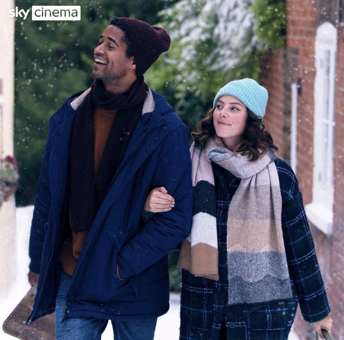 First look da comédia romântica natalina “Walk Out to Winter”, estrelado por Kaya Scodelario e Alfie Enoch. 🇧🇷❤️