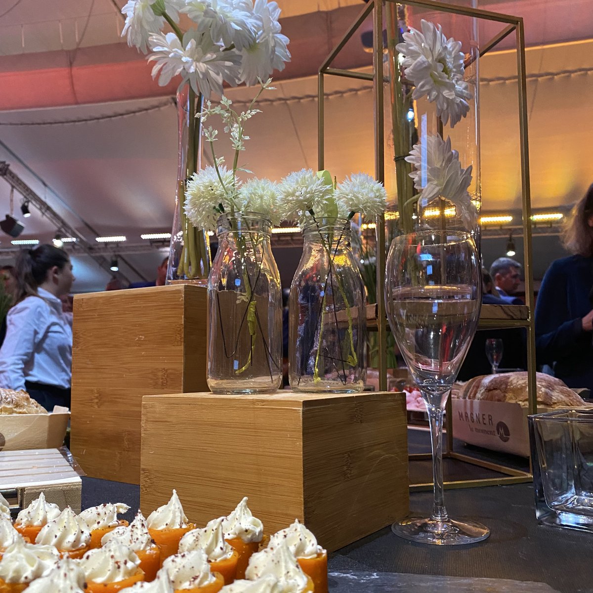 FondationHCL's tweet photo. Nous sommes très heureux d'accueillir, au @Matmut Stadium de Lyon,  tous les participants présents à notre Grand Dîner annuel, dédié à l'innovation médicale.

Bienvenue, merci à tous pour votre confiance et profitez de cette belle soirée ! 🧡

#FondationHCL #FHCL #dinerFHCL https://t.co/TPY6t65cGo