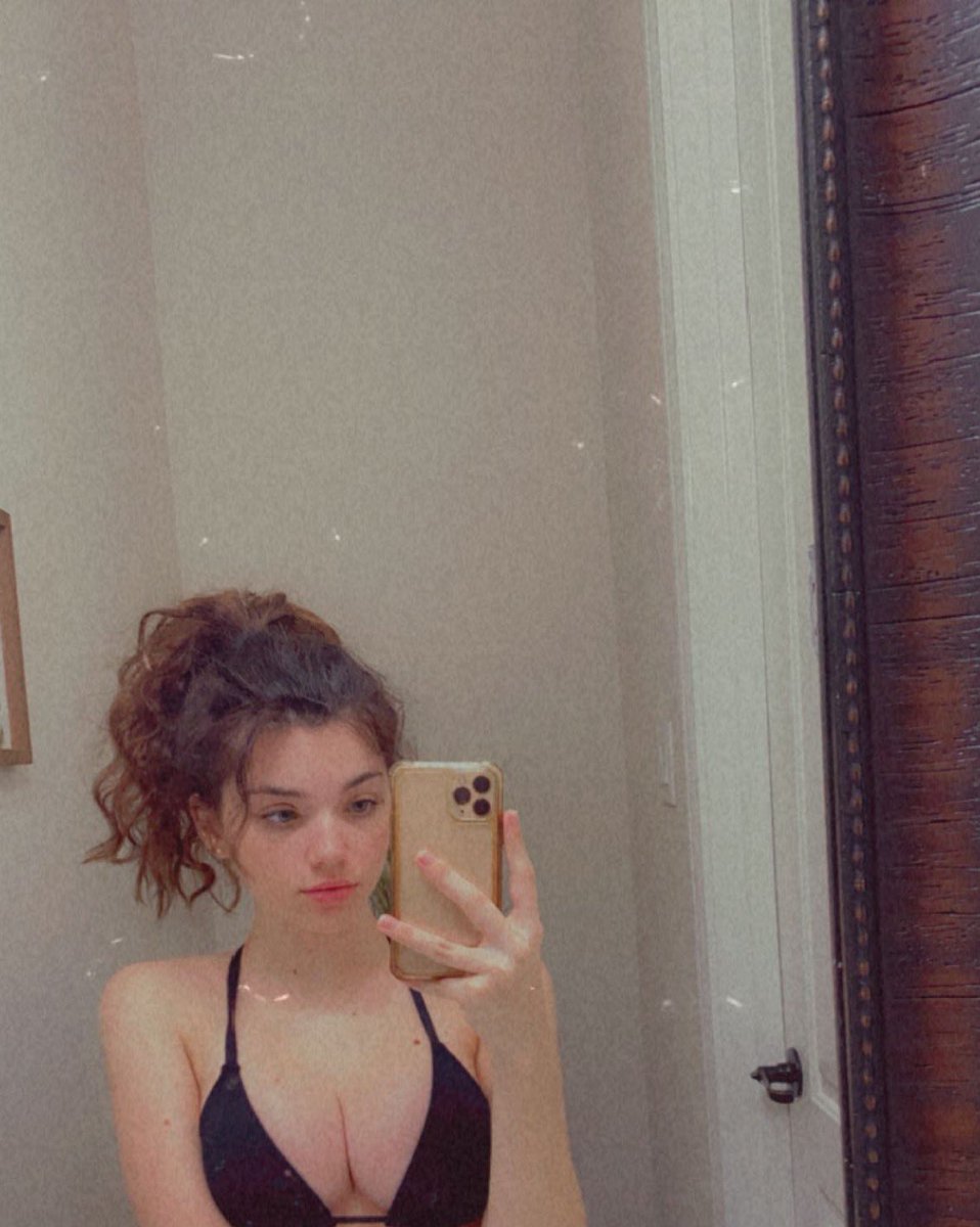 no makeup beach day 😘 https://t.co/8cbug4EJ0e