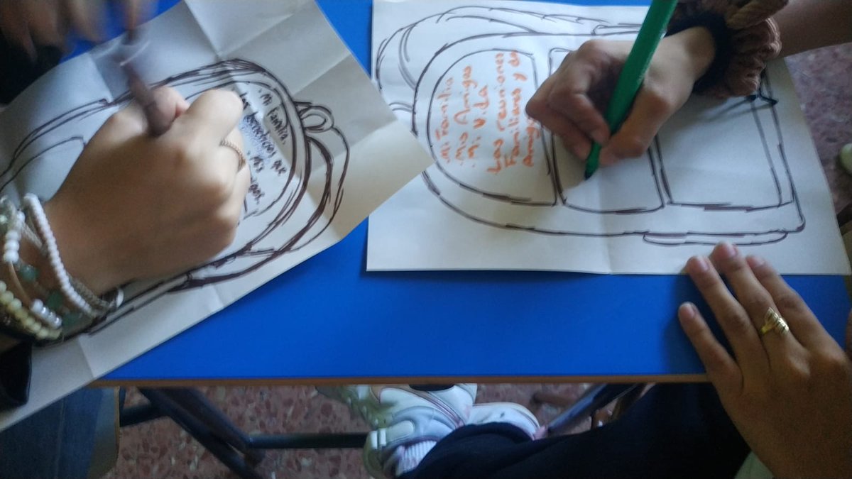 ProyectoAvivar's tweet photo. Los alumnos y alumnas han tenido la ocasión de contar sus experiencias, expresar sus emociones y hablarnos de los cambios que ha habido en su vida durante estos últimos meses. Ha sido una experiencia muy enriquecedora para todos y esperamos volver a verles el lunes que viene ✈️ https://t.co/NnyP9RqkJN