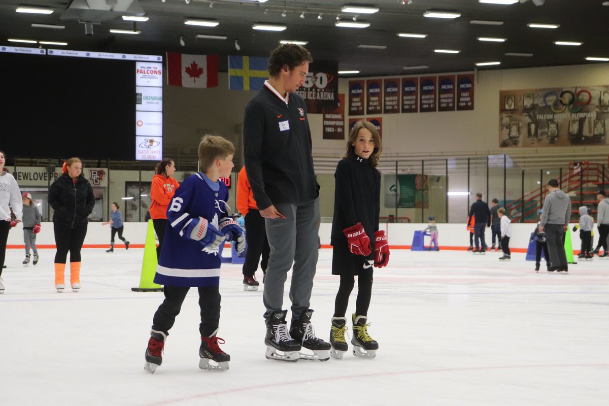 Hockey 101 ✅

We had a great time with current and future Falcons!