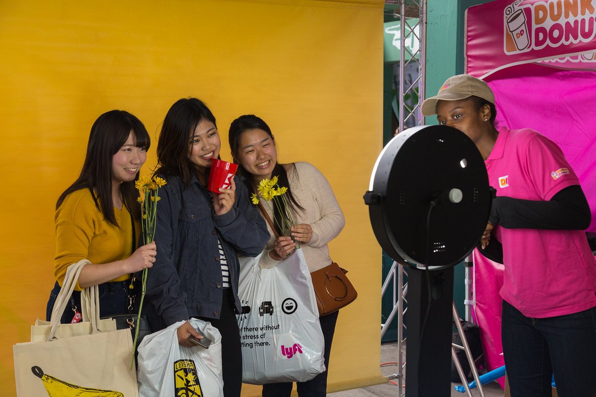 CollegeFest's tweet photo. Great brands like @dunkindonuts will be at #CollegeFest! Don't miss this FREE event, exclusively for college students. RSVP now: https://t.co/PAR4foOAq7 https://t.co/5JBY641MjX