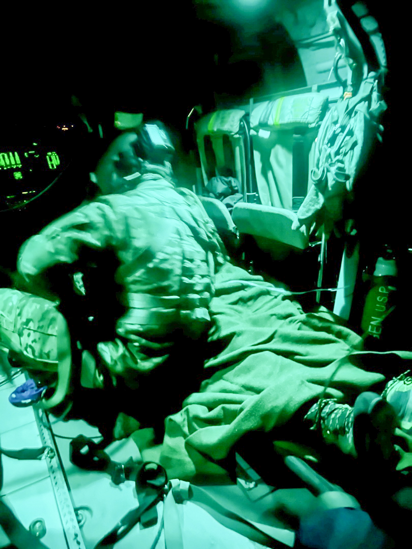 16thCAB's tweet photo. Soldiers assigned to USAAAD-Yakima performed an aeromedical evacuation of a civilian on Mount Adams, Wash. on Sept. 25, 2022.

Click the link below to read more.

https://t.co/sIgW2tLp4J

#BornInBattle #tosavealife #sothatothersmaylive https://t.co/u6plH3diJN