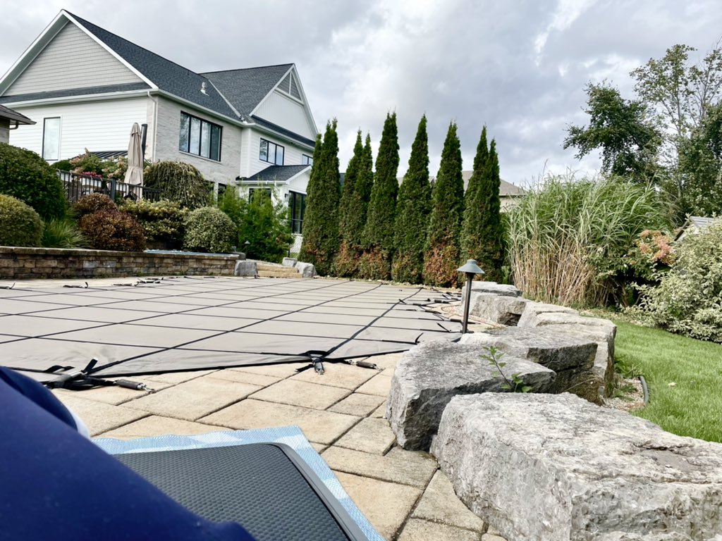 yanan's tweet photo. Felt so relaxed in these few days. Haven’t had this feelings for a long time. I sat in my backyard with a closed pool in front. It is not my favourite season, and it is windy and cloudy, but nothing matters…when i am having this peace moment alone… https://t.co/r7lS1SYZ0C