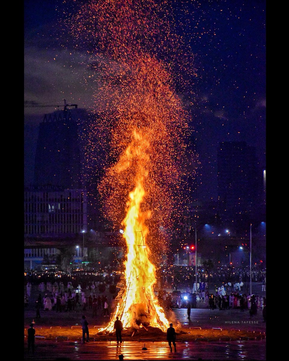 cherrrotich's tweet photo. Melkam Meskel 🔥 Ethiopia. What a beautiful celebration.  Wishing you peace &amp; prosperity. 🇪🇹🌼🌼

Pics: #TamEthio &amp; #HilenaTafesse https://t.co/cb8GCITtGQ