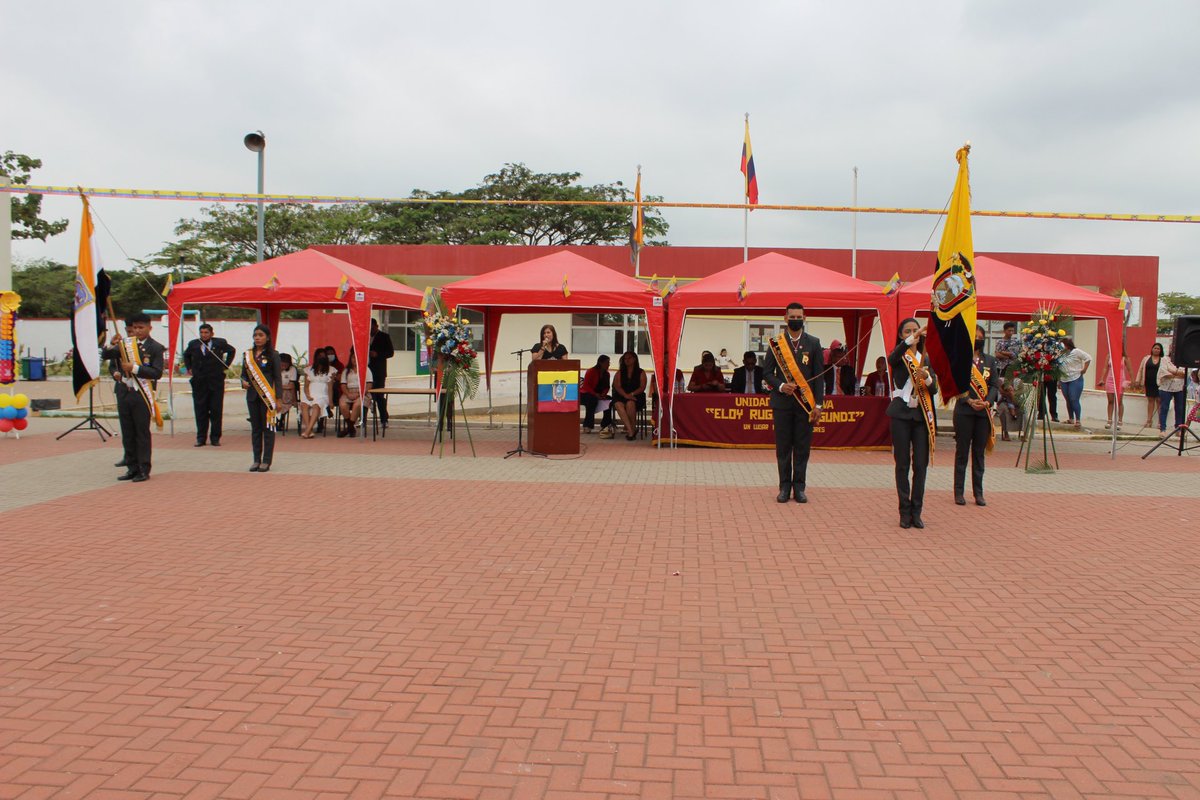 EducacionZ5_Ec's tweet photo. De igual forma la autoridad Zonal, participó en el #JuramentoBanderaEc en la Unidad Educativa Eloy Rugel Aragundi, donde 60 estudiantes de 3ro de Bachillerato vivieron este momento cívico en las instalaciones del plantel. https://t.co/iAojn5JGxL