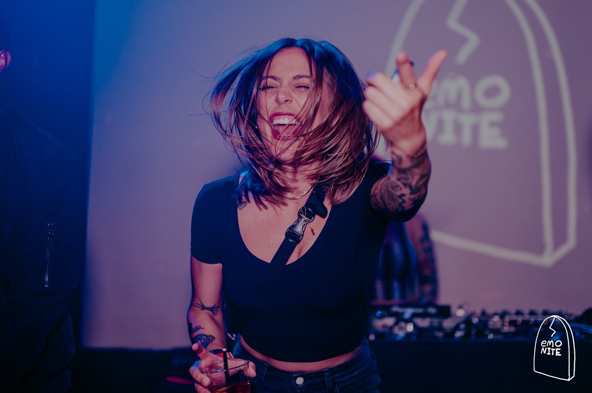 emonitela tweet picture