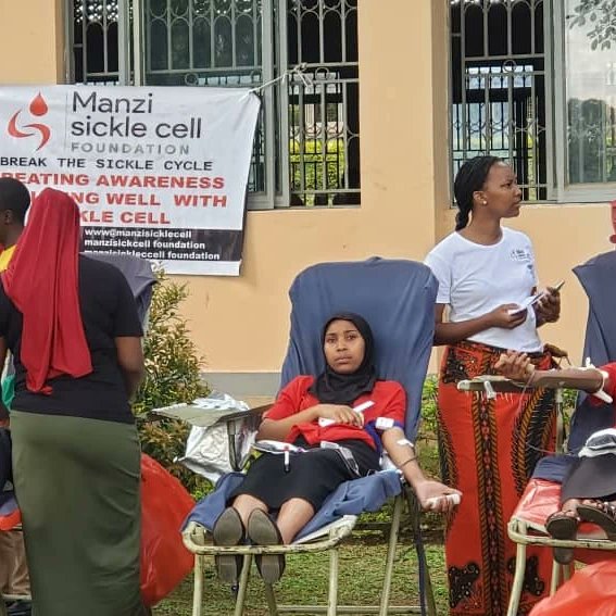ManziSicklecell's tweet photo. #blooddonation @kawandaSs went well with the help of #SickleCellclub  and @UgandaRedCross @ubtsug1  and 159 blood units were collected #manzisicklecellfoundation https://t.co/mY6coMFoQF