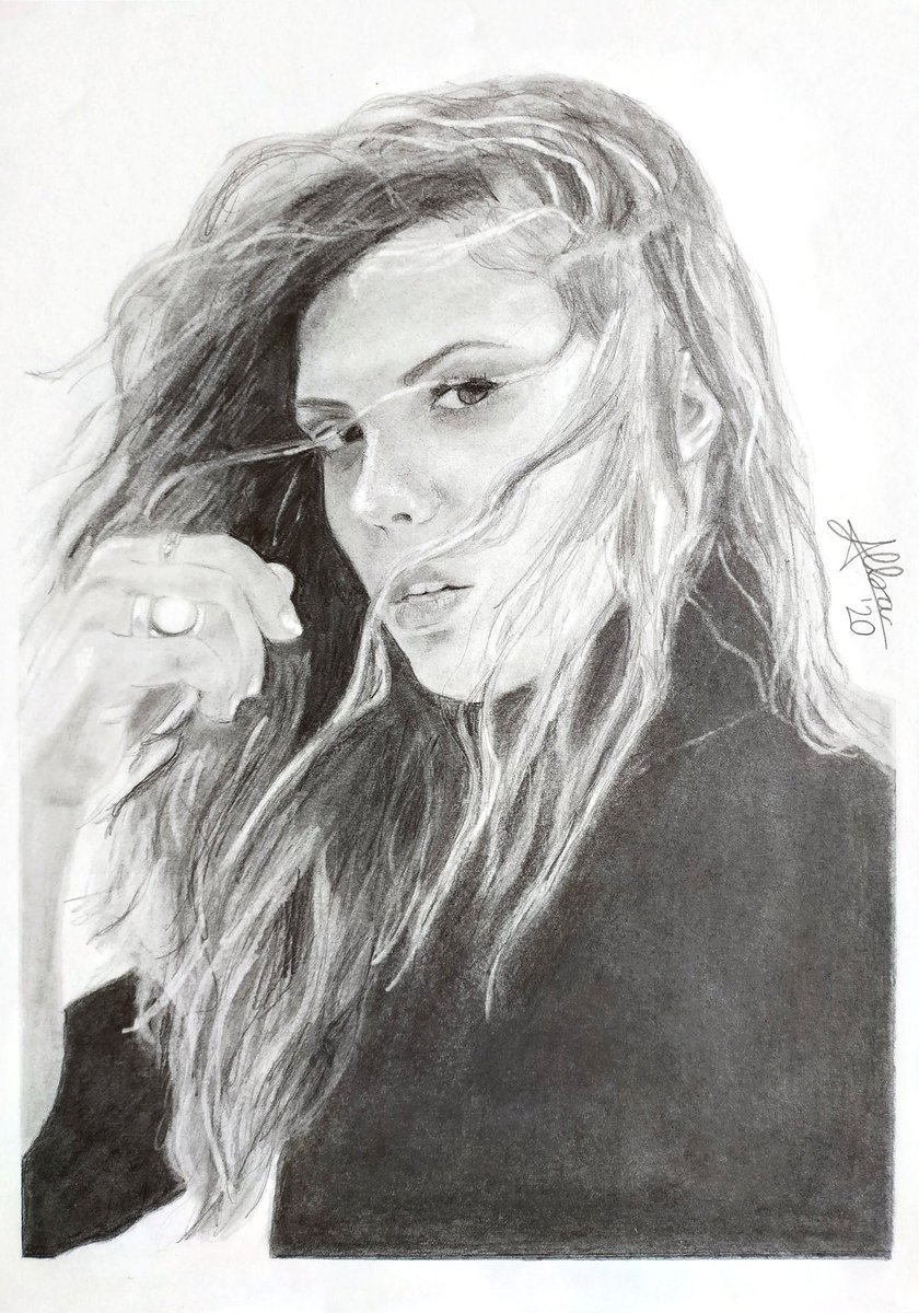 ¡Hola! ✨

Para las que estáis buscando un regalo original para una amiga, los abuelos, ..., aquí os dejo una idea.

etsy.me/37DHaZR

Un #retrato personalizado hecho a #lápiz con todo el cariño

¡Seguro que les va a encantar! 😍
#dibujo
#regalosoriginales #hechoamano