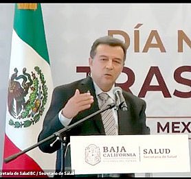 SSalud_mx's tweet photo. En la ceremonia por el Día Nacional de Donación y Trasplante de Órganos y Tejidos, José Salvador Aburto Morales, director del #Cenatra, señaló que en la actividad de donación y trasplante de órganos se ha recuperado más de 55% en comparación con lo registrado en 2019. https://t.co/P4uHrXrw5N
