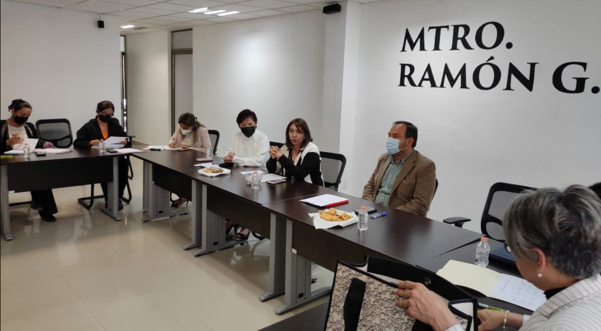 BasicaSEPH's tweet photo. Por instrucciones del secretario @natycastrejonv, la subsecretaria @Myrlen_Salas22 encabeza reunión con @NancyAdrianaLe1 titular de #DGEB y Directores de niveles para impulsar acciones que permitan consolidar y recuperar aprendizajes, prioridad del gobernador @juliomenchaca_ https://t.co/4c7PE12YeL