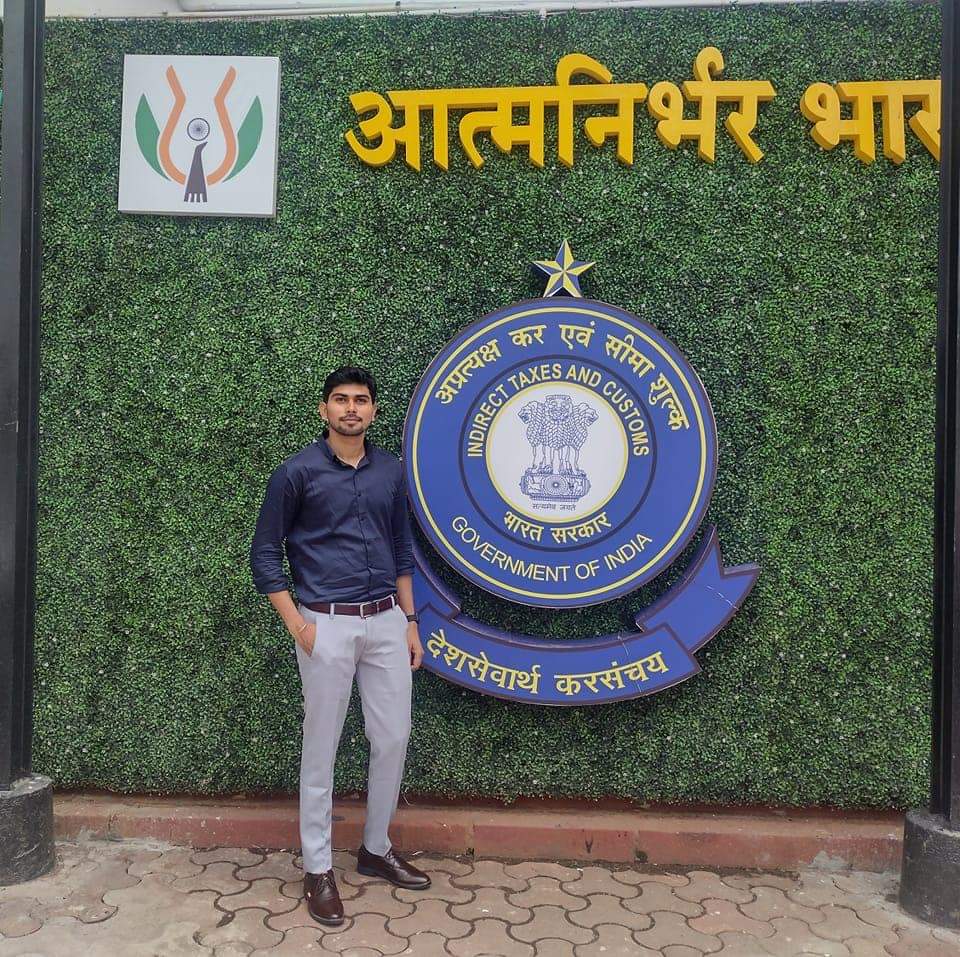 kushwahsksingh's tweet photo. छोटे भाई को #excise_inspector बनने पर हार्दिक बधाई एवं शुभाशीष https://t.co/ZDclgEJelO