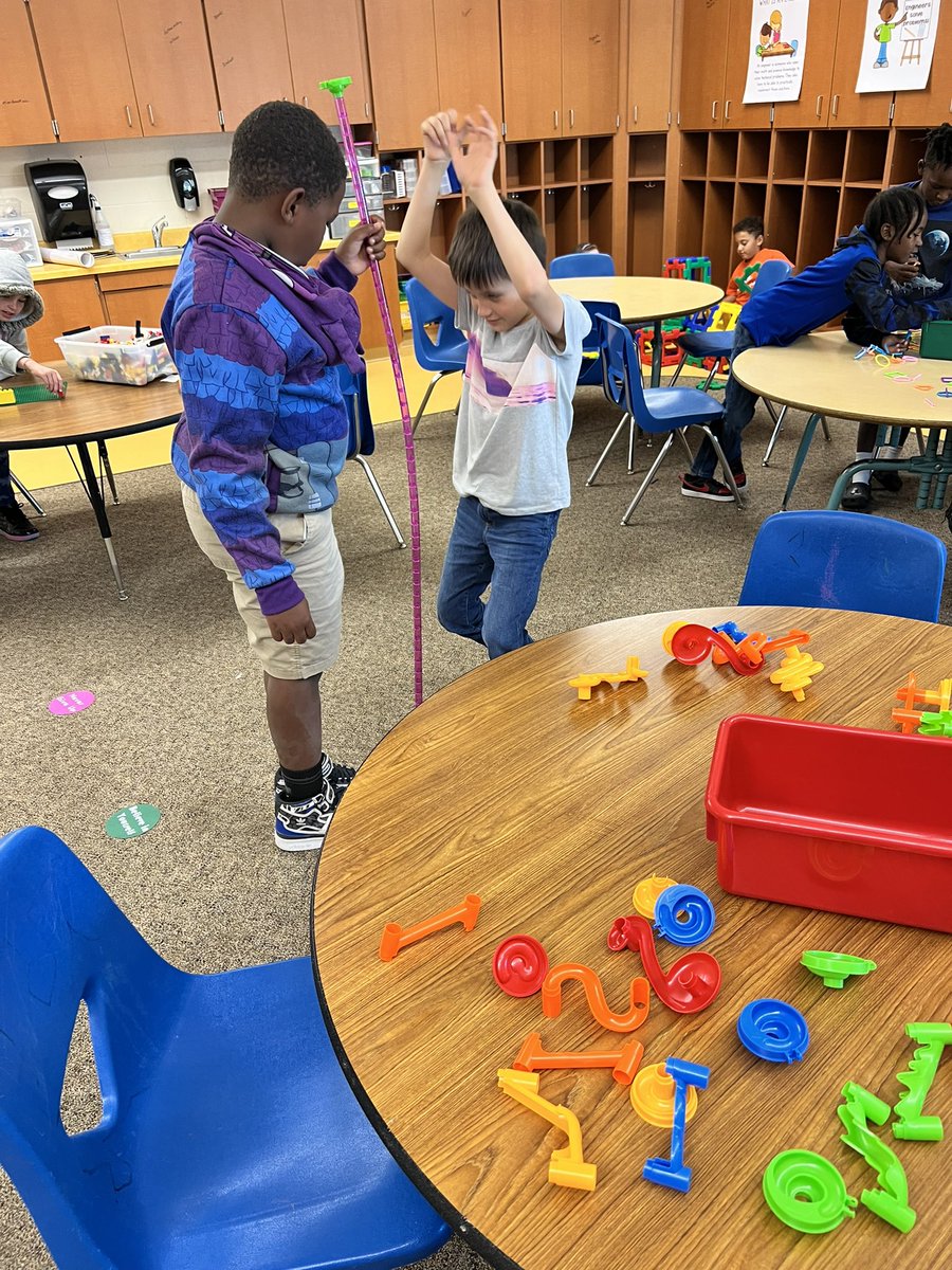 SarffAHLmedia's tweet photo. #maketank #STEM #trustyhuskies https://t.co/2Q7H4CWQRc