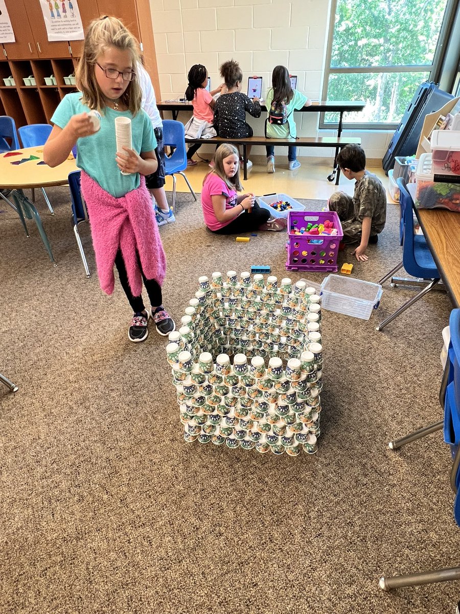SarffAHLmedia's tweet photo. #maketank #STEM #trustyhuskies https://t.co/2Q7H4CWQRc