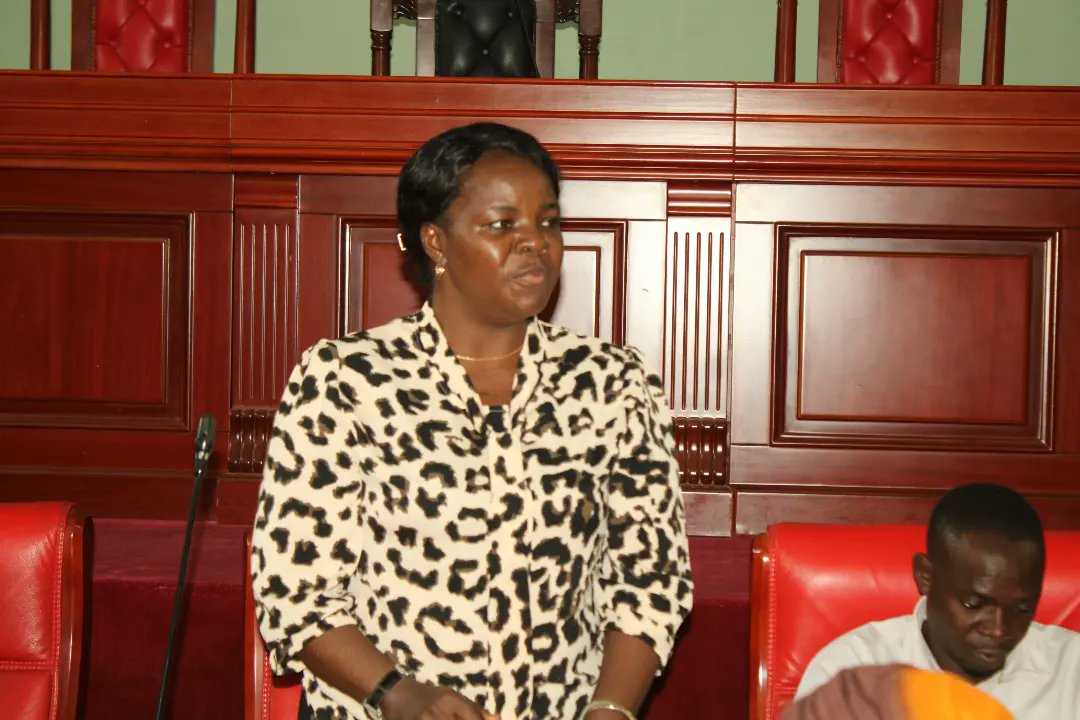 SERIKALI YATANGAZA OPERESHENI MAALUM KUTUNZA MTO KIZINGA.
"Tumekubaliana kuwa siku ya Jumatatu na Jumanne tutaanza kazi ya kuelimisha wananchi kwa Kata tatu na Mitaa yake na kuweka mabango ya makatazo kwenye mita 60 ili watu wasiendelee na shughuli zozote katika maeneo hayo".