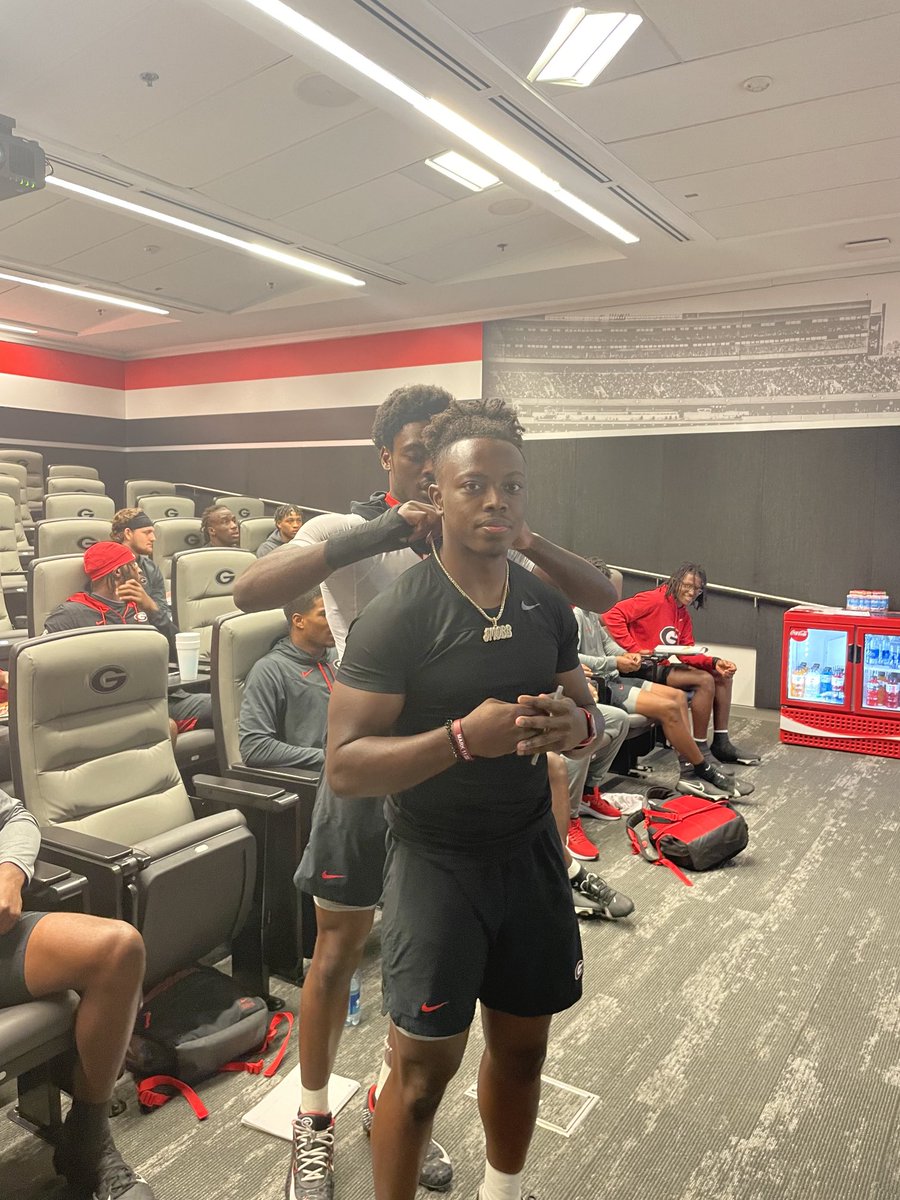 It was a tough decision, but in the end, $Mobb! DB of the week is  ⁦<a href="/iamJoDaniels/">🌹Joseph Daniels Jr.🌹</a>⁩. He dominated in the classroom and on the practice field! That $Mobb! Chain looks good on you JD!
(More Opportunity Building Brand)