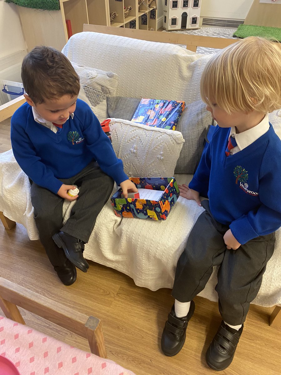 ValewoodPrimary's tweet photo. So lovely to sit with our new tiddles when they are talking about whatβs in their #ChatterBoxes. They are bringing them in, full of their special things from home, and they are happily sharing their treasures with each other. So wonderful to see and hear. ππ«ππΌβοΈ π¦ π #ProudHT https://t.co/dlcSdVo9z6