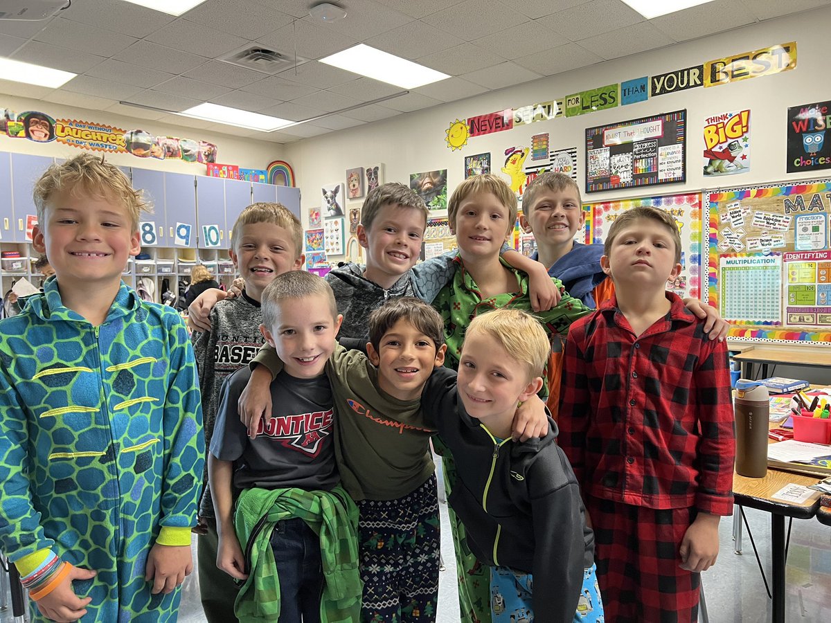 sarahvmn's tweet photo. PJ day to kick off Homecoming week! #lmemagic #montimagic https://t.co/awj8hhwZ8H