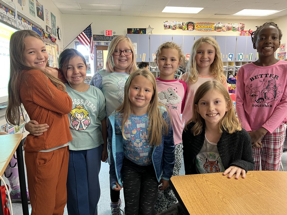 sarahvmn's tweet photo. PJ day to kick off Homecoming week! #lmemagic #montimagic https://t.co/awj8hhwZ8H