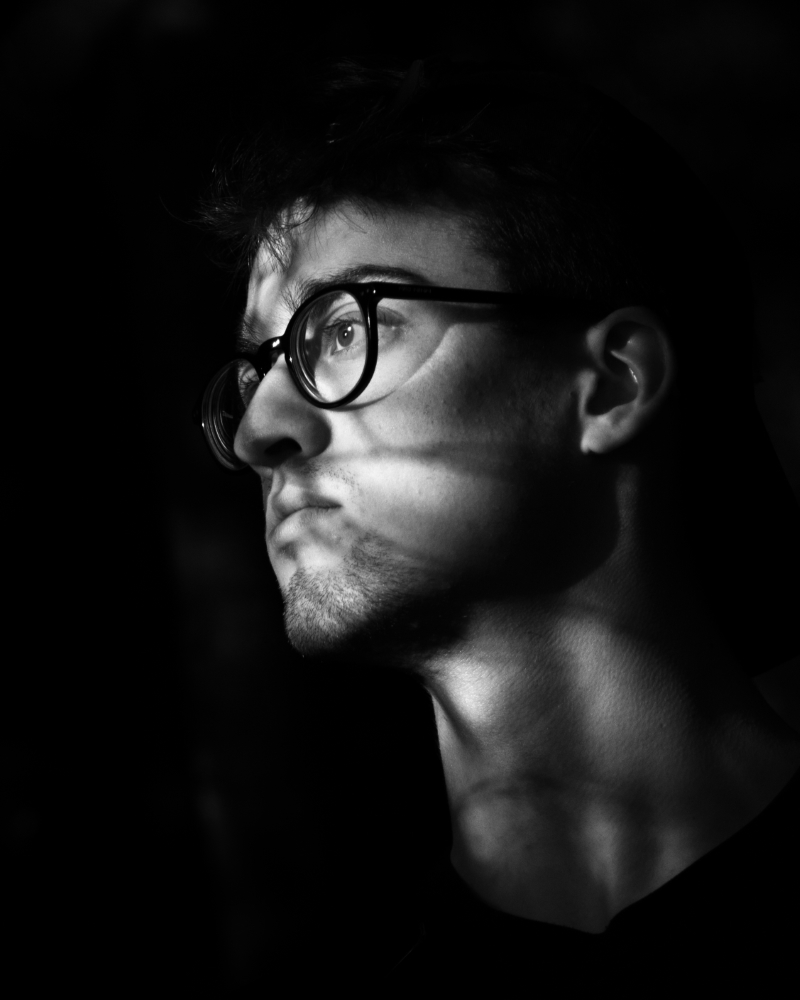 CharlieKJ's tweet photo. "Alex" - 2018

The #elegant @JstKnwn photographed through the gaps of a #grove in #LiquoricePark.

Alex and I would often #roam on #walks throughout #Lincoln, shooting both #digital and #film.

📧 hello@charliekj.uk
🌐 https://t.co/kfLZdzCQna https://t.co/KLkQHtLSb3