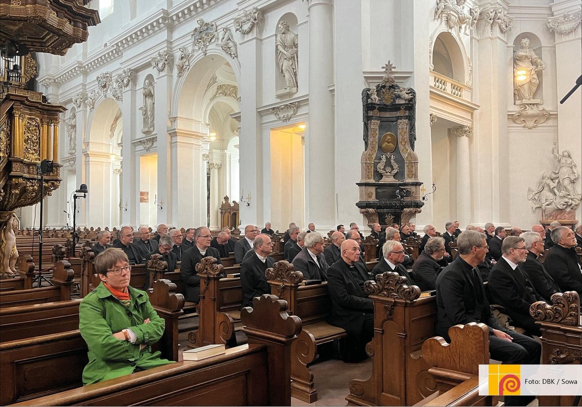 "Tradition ist Fortschritt genug?" Euer Ernst <a href="/dbk_online/">Deutsche Bischofskonferenz</a>? Habt ihr denn nichts gelernt auf dem #synodalerWeg? #kirche #KatholischeKirche #bischofskonferenz <a href="/kira__beer/">Kira Beer 🐈</a>