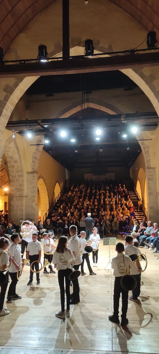 DTV45000's tweet photo. Un concert de trompe où la jeunesse ne pouvait pas être mieux représentée ! #edj #dtv #trompe #sonneur #sullysurloire #guyaumevollet #Champion #destrompesetvous #lesgrandesmaisons_lorris #loiret https://t.co/fmf0LkEi9K