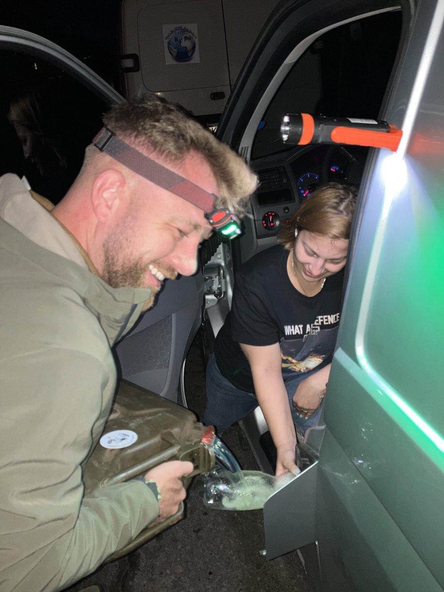 JAbratanska's tweet photo. Ability to improvise is critical while in Ukraine. Perfect example 😅

#AidForUkraine #Ukraina #volounteers https://t.co/6pLkHYJoIG