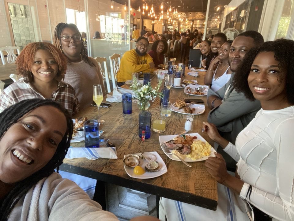 DomoDTurner's tweet photo. Shoutout to these beautiful, brilliant, Black scholars who met up for brunch yesterday. Black doc students from the DMV are committed to holding each other down. #blackdocs #HigherEd https://t.co/IAiJ9veRud