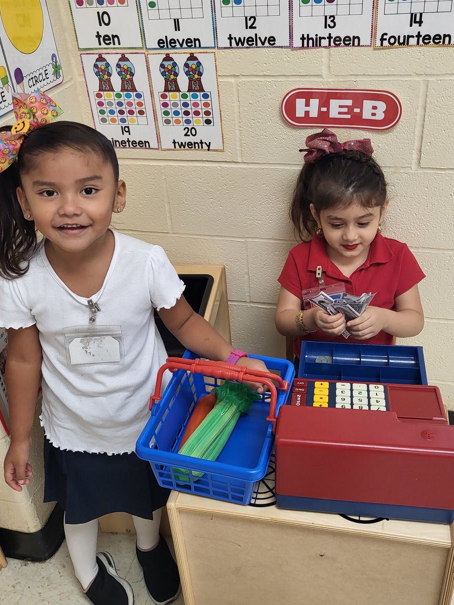 ms_neriKinder's tweet photo. Pretend play! Students like playing like they are @HEB #PreK #MacDonellPride https://t.co/7Y1yS8znga