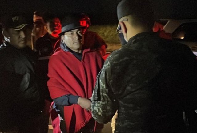 Hoy es un día doloroso para el racismo, clasismo, “la gente y el quiteñismo de bien”…

….Segundo Leonidas Iza Salazar es declarado INOCENTE (nulidad del proceso).

¡Aquí hay LÍDER y éste se pone al frente de “las tropas”, sin miedo, mirándole a los ojos al fascismo!