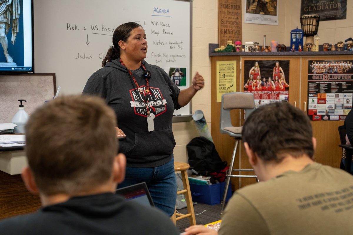 🎉Congrats to Indiana's top 3 Teacher of the Year finalists! ➡️ Jason Beer, English teacher at @sacsk12tweets ➡️ Tara Cocanower, world history & AP U.S. history teacher at @BHMSDnews ➡️ Joshua DeBard, social studies teacher at @Lebanon_Schools Read more- in.gov/doe/about/news…