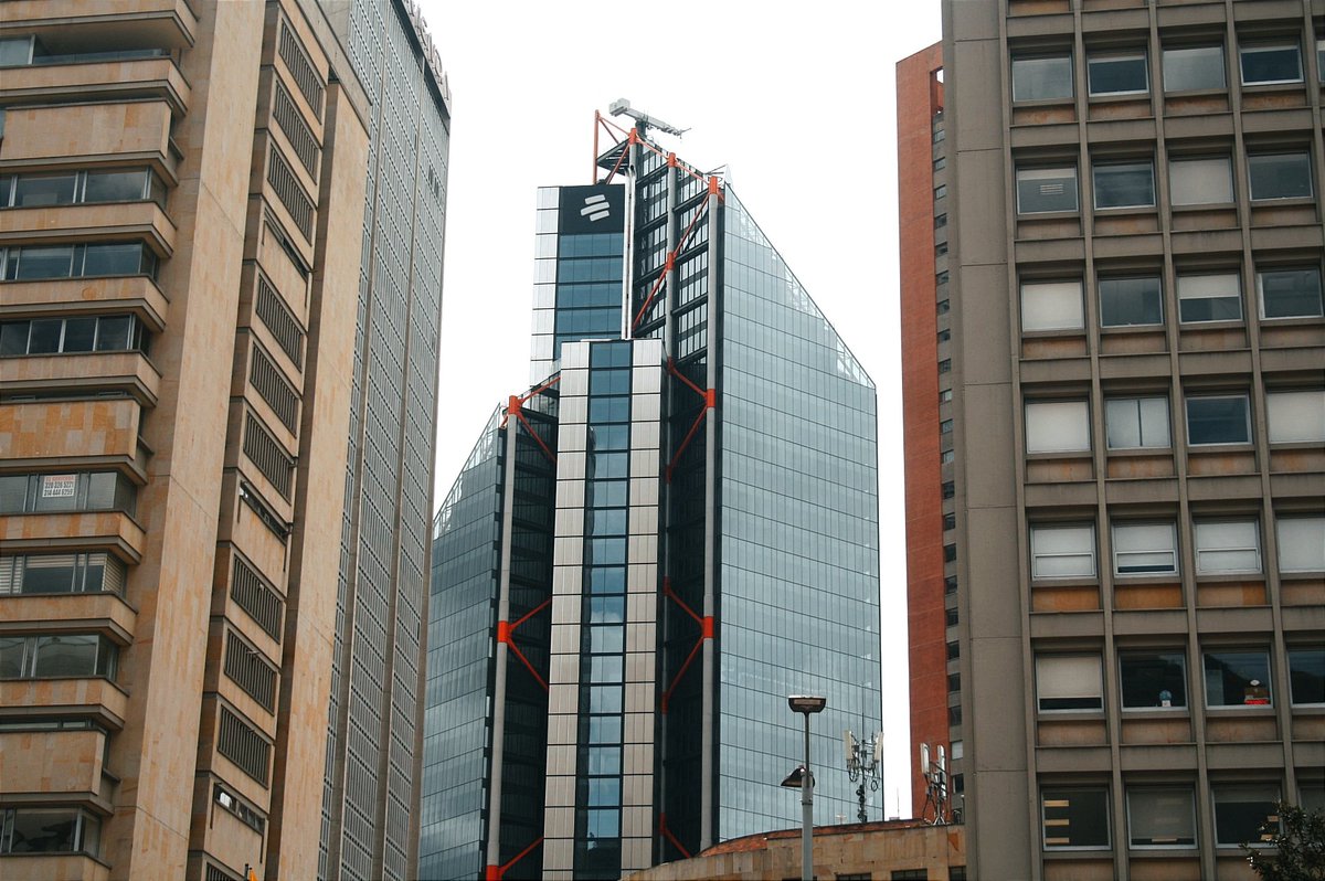 Jsaristizabal11's tweet photo. El paso del tiempo y sus testigos. Bogotá D.C. https://t.co/y5CMscgm0l