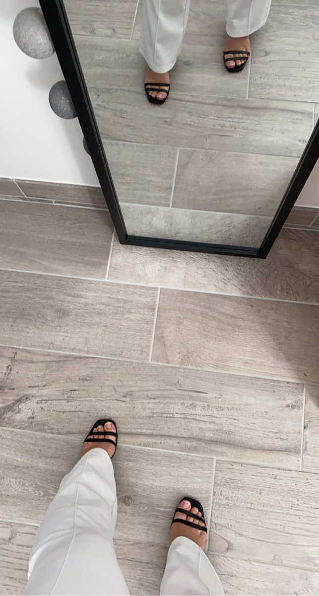 deessetofee's tweet photo. Petite surprise en DM c’est l’heure de payer pour vous soumettre à moi #fetichiste #feet #feetgirl #pieds #fandepieds #PiedsNus #esclave #moneyslaves #soumis https://t.co/oYpEoT3Vhy