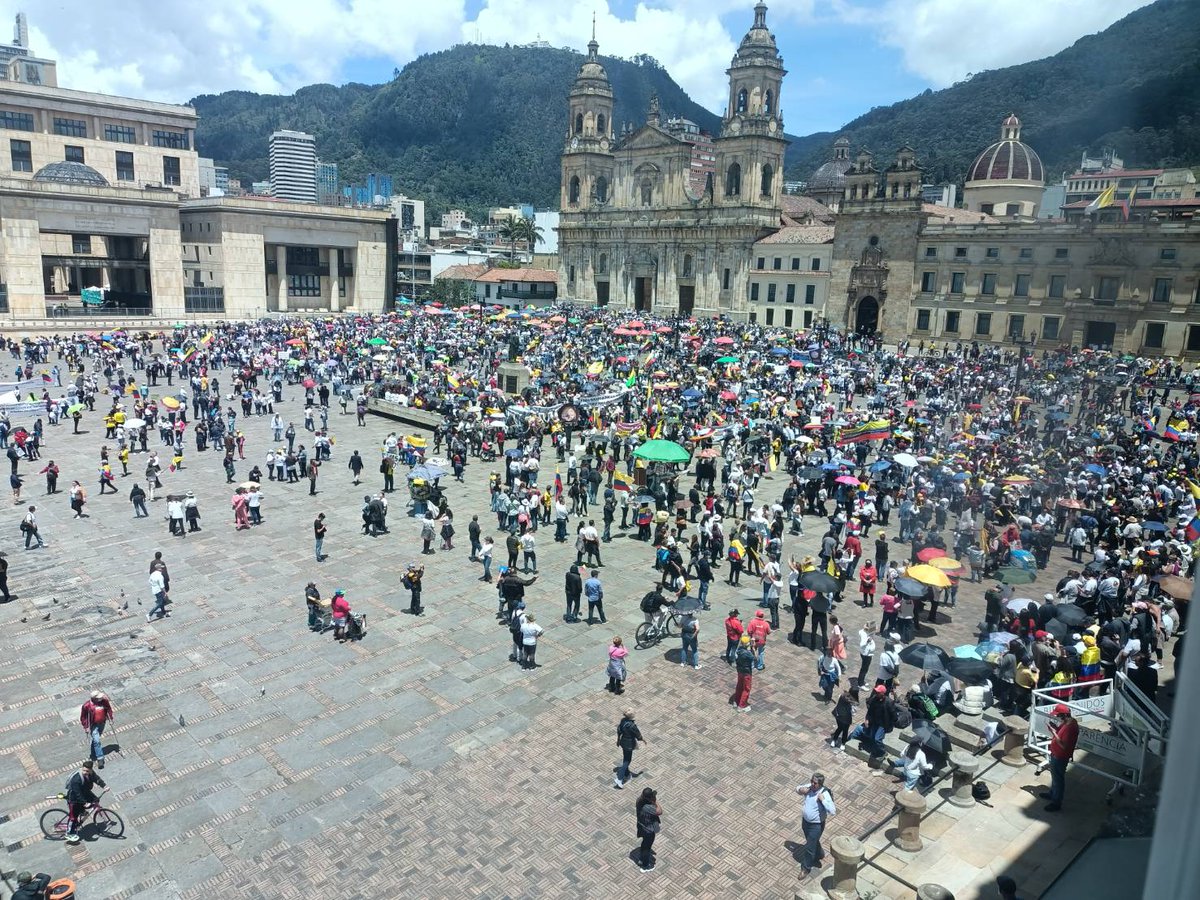 Gustavo Petro tweet media