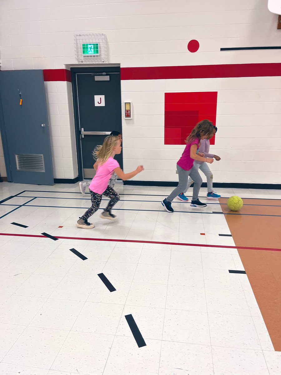 Rosangela Di Nardo (@ms_dinard0) on Twitter photo We have been practicing our soccer skills through a game of Sideline Soccer in PHE. We are learning how to work as a team, communicate and pass to each other. <a href="/StLeonardOCSB/">St. Leonard School</a> #ocsbBeWell We have been practicing our soccer skills through a game of Sideline Soccer in PHE. We are learning how to work as a team, communicate and pass to each other. <a href="/StLeonardOCSB/">St. Leonard School</a> #ocsbBeWell