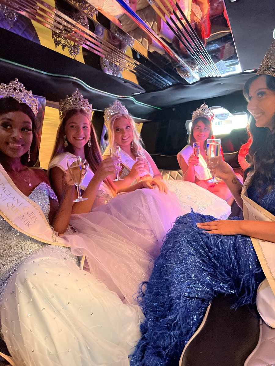 whitehouse_jo's tweet photo. Crazy weekend #funtimes #MissPageantQueenUk #pageantgirl #Queen https://t.co/2eFDHsV1rS