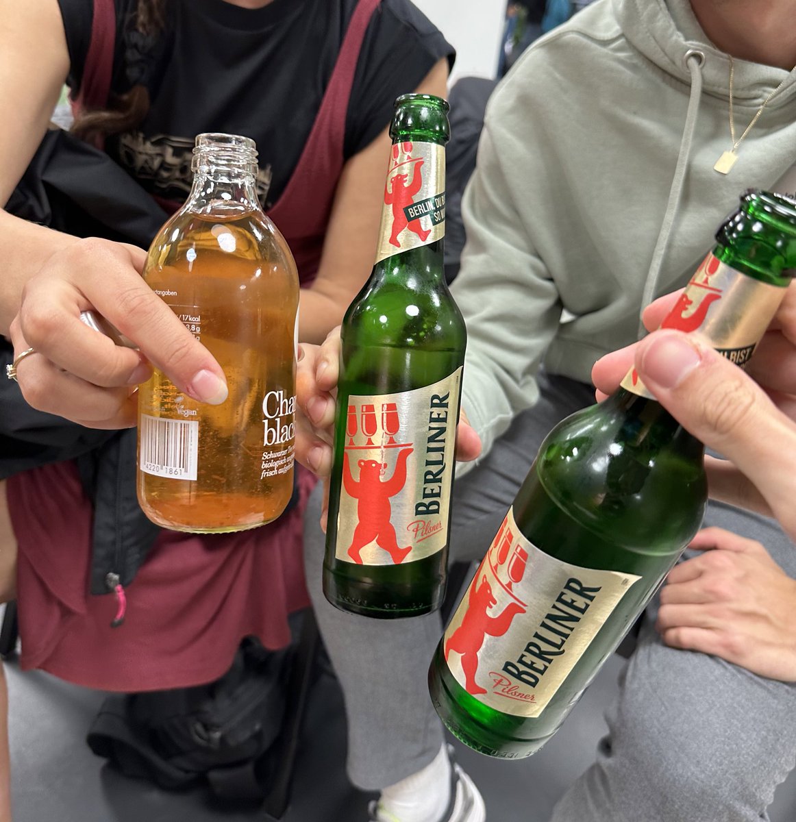 _just_timothy_'s tweet photo. @RuedigerKurz @FlaxSearch @huchdeschuch @dbsystel Hier gibts Freibier @olxgrouptech https://t.co/jOcKYxU1l5