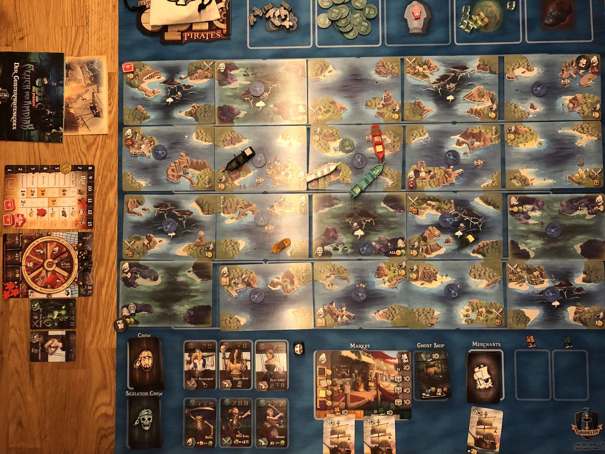 KatrinMichailow's tweet photo. Seeräuberei für heute unterbrochen, der kleine Pirat 🏴‍☠️ musste ins Bett. Morgen nach der Schule gehts weiter mit #TinyEpicPirates von #Asmodee . Schnuckelig und klein aber fein! Freu mich auf morgen!
#boardgames #brettspiele #brettspielfamilie #brettspielsüchtig #brettspielliebe https://t.co/ywnzsTIDfu