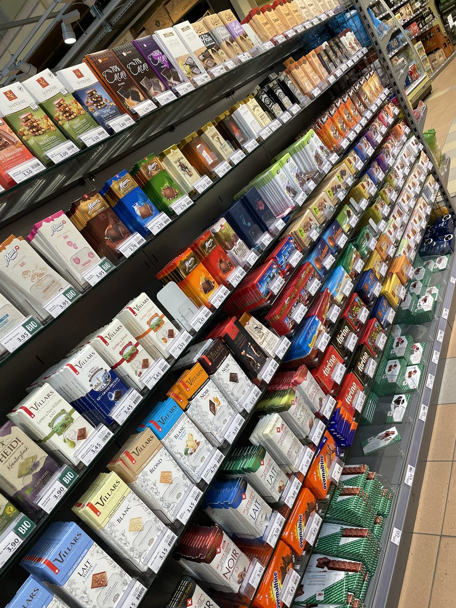 maierst's tweet photo. Erstens kommt es anders…und so #Urlaub
Naja, somit zum ersten Mal seit 2019 wieder rüber in die Schweiz 🇨🇭, um Essentielles zu kaufen! 
#migros #Biberli #Branchli #Schoki #Rösti #Handy ☺️🍫
Dazu weiße Bohnen, Kaffee, paar Nüdeli und Bierli 😀🍻
Nünenünzg Stutz…Isch schön gsi 😉 https://t.co/isxll2PTBW