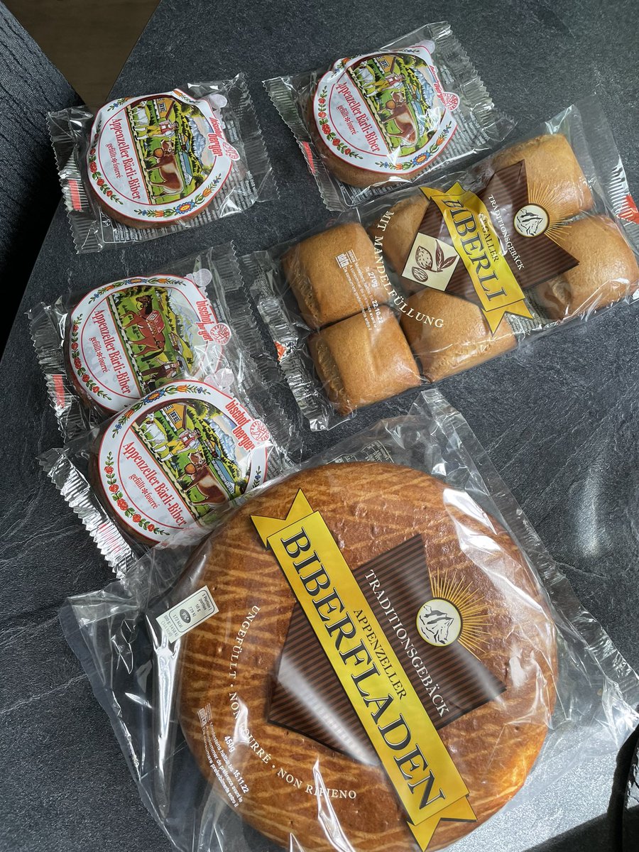 maierst's tweet photo. Erstens kommt es anders…und so #Urlaub
Naja, somit zum ersten Mal seit 2019 wieder rüber in die Schweiz 🇨🇭, um Essentielles zu kaufen! 
#migros #Biberli #Branchli #Schoki #Rösti #Handy ☺️🍫
Dazu weiße Bohnen, Kaffee, paar Nüdeli und Bierli 😀🍻
Nünenünzg Stutz…Isch schön gsi 😉 https://t.co/isxll2PTBW