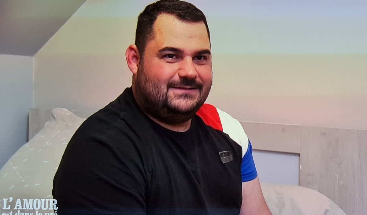 zecailloux's tweet photo. " - vu qu'elles sont potes... y'a moyen que je me tape les deux ?"
#planAtrois
#ADP22 #ADP https://t.co/mcMp9fUJ0k