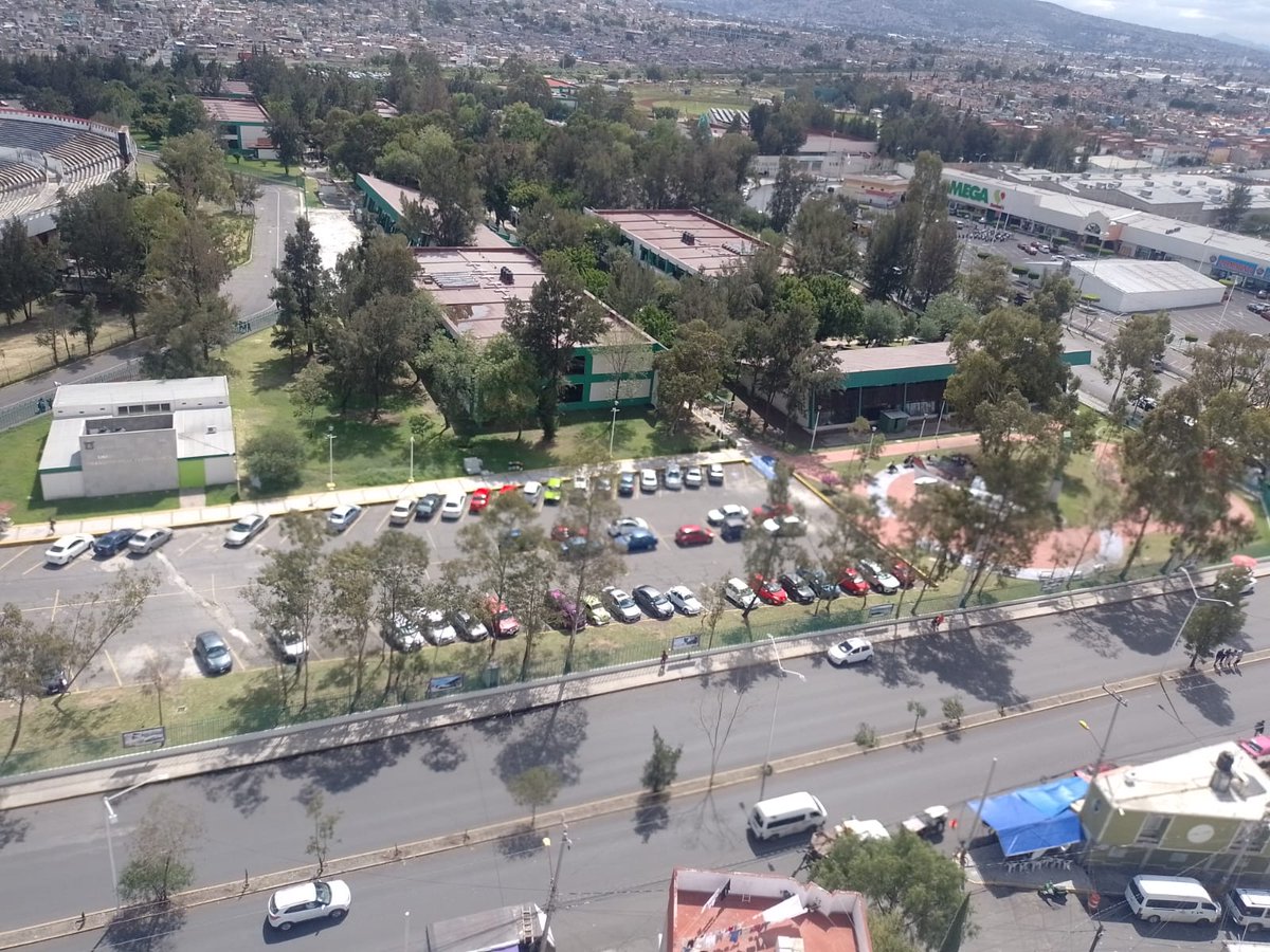 seguridadneza's tweet photo. #EnLasAlturas 🚁 | El helicóptero #Coyote1 realiza patrullaje aéreo de seguridad y vigilancia 🚨, sobre corredores escolares, tianguis, sucursales bancarias y plazas comerciales, para prevenir el robo en sus diversas formas.
#PorAmorANeza Coyote1 siempre al pendiente de ti. https://t.co/MVQThAHIz1
