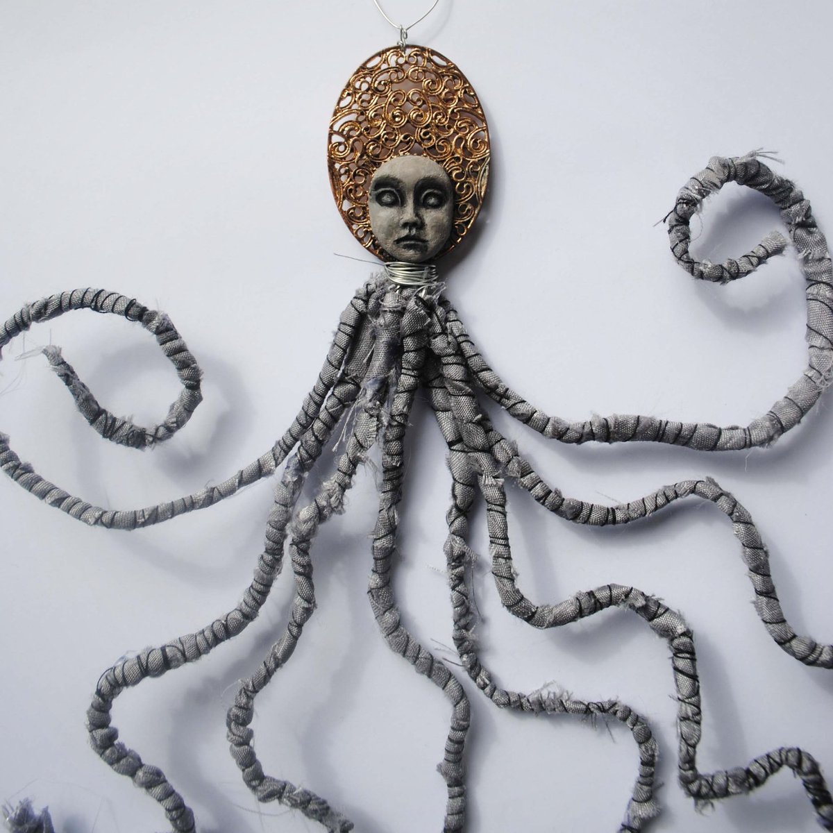 A bendy arm cephalopod doll. I’ll be adding her to my shop soon. 
🐙🦑 

.. 

#cephalopod #anthropomorphic #outsiderart #artdoll #claysculpture #textilesculpture #surrealart #mixedmediasculpture