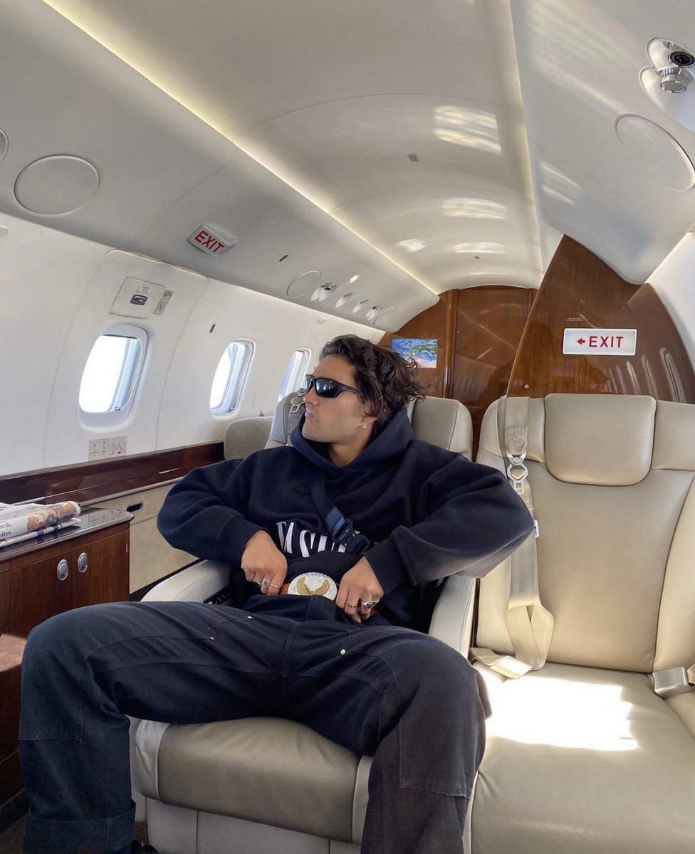 first class kinda guy (peep my seat is closest to the exit)