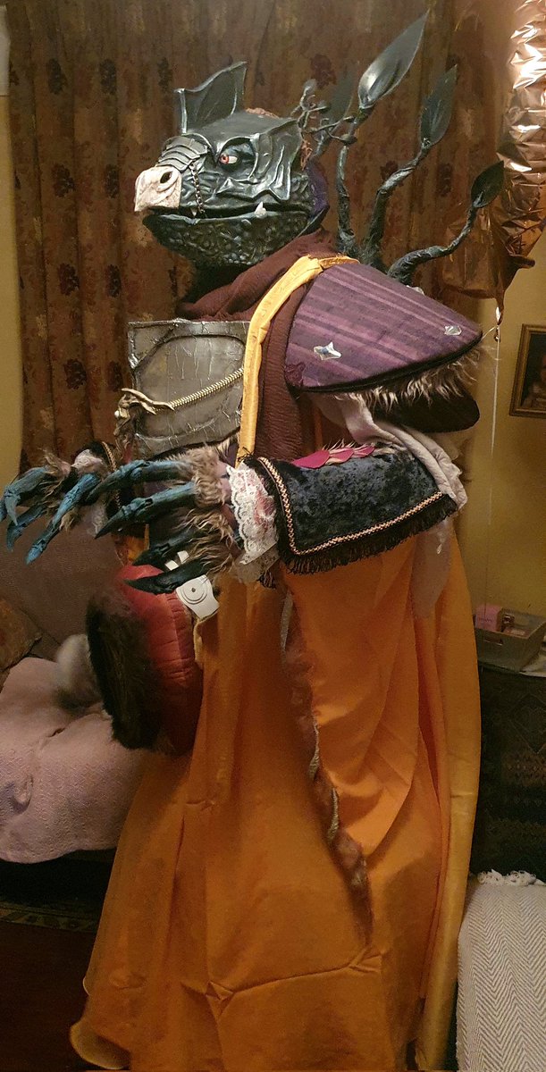 My Skekvar Skeksis cosplay. First try on ready for its first outing.
#thedarkcrystal
#skeksiscosplay
#polyprops